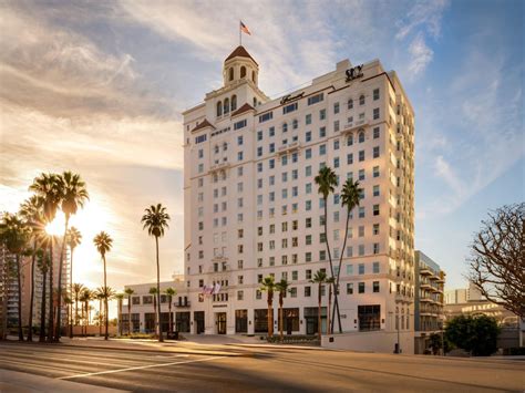 Lead Massage Therapist job in Fairmont Breakers Long Beach.